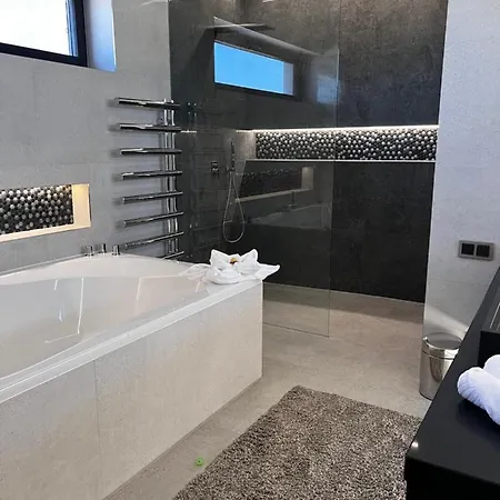 Glam Villa Mogyorod