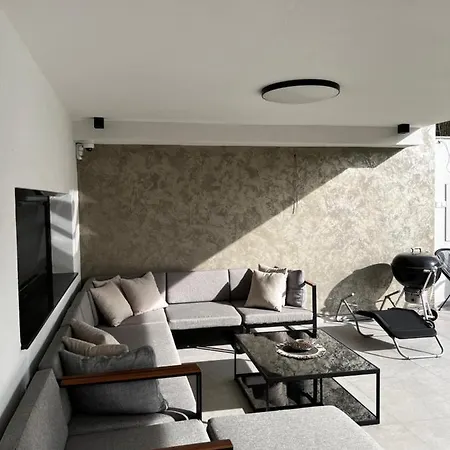 Glam Villa Mogyorod
